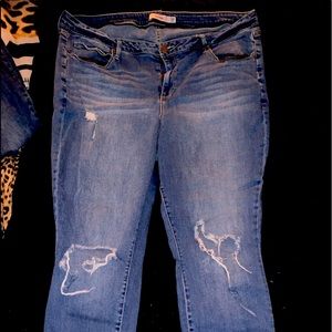 ♥️SOLD♥️ JustFab distressed jeans